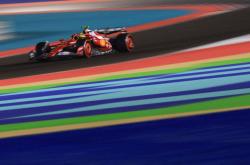 开云体育app-梅赛德斯鏖战索伯车队，皮亚斯特里高光表现