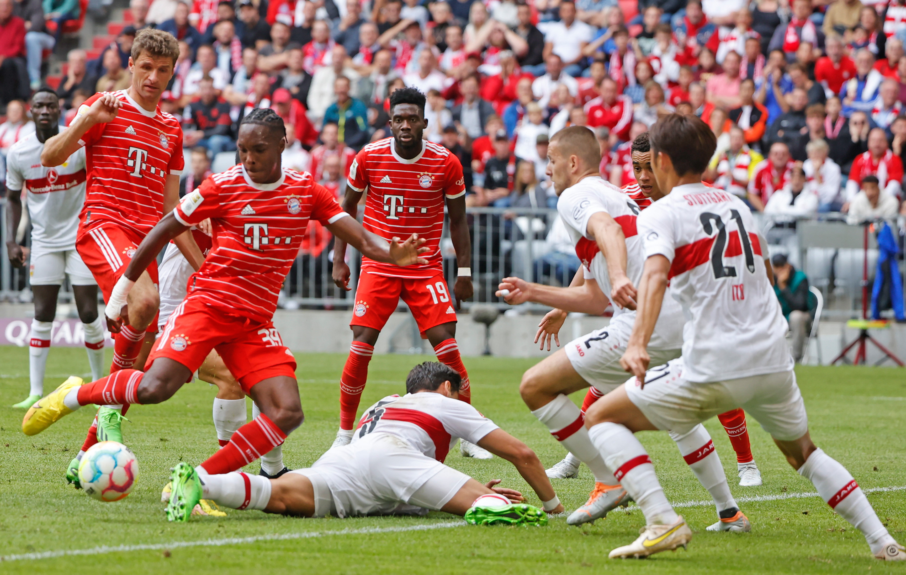 拜仁完胜日本,佩德里统治全场 拜仁完胜日本,佩德里统治全场