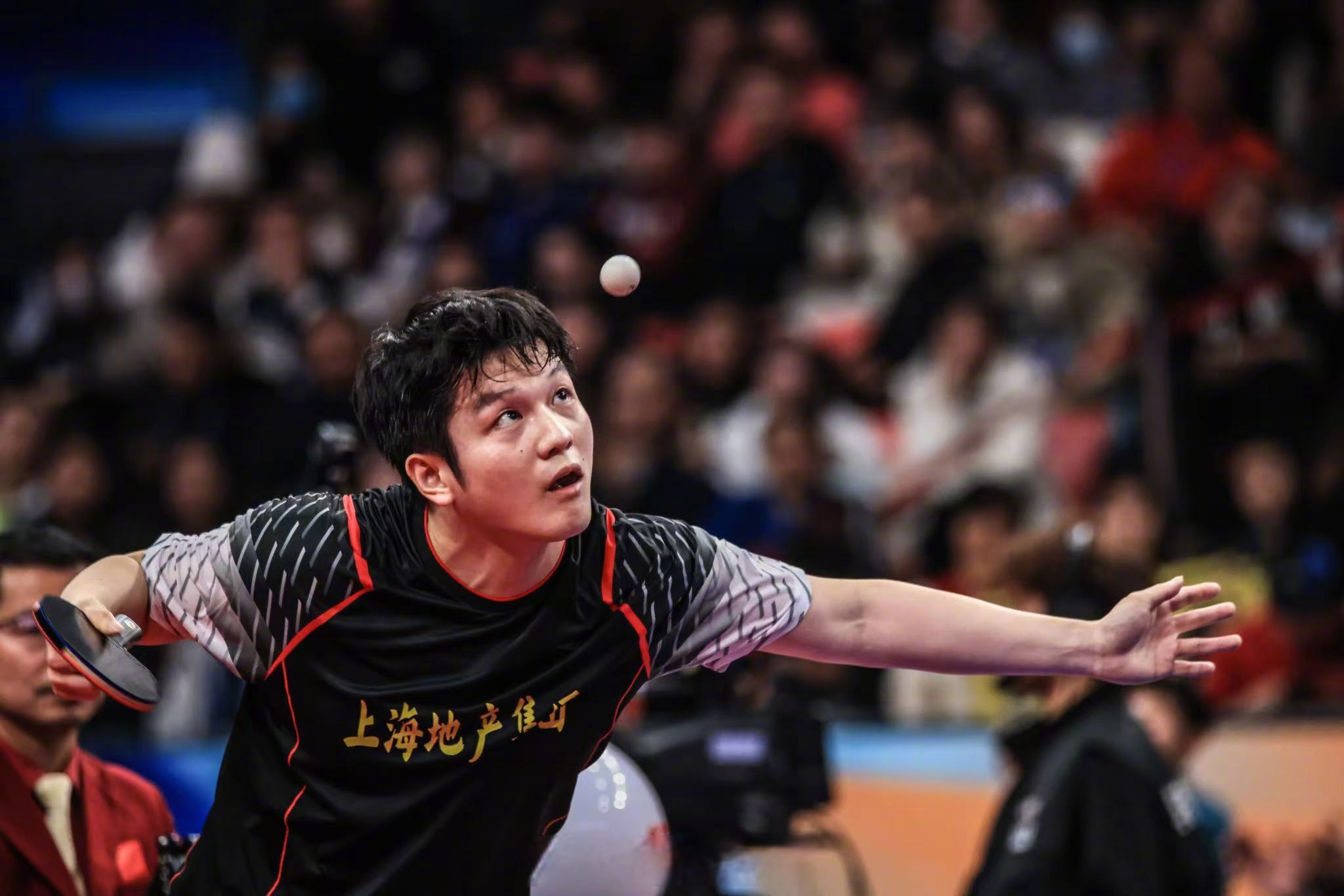 包含中国乒乓球队鏖战德国乒乓球队，樊振东打破历史纪录的词条