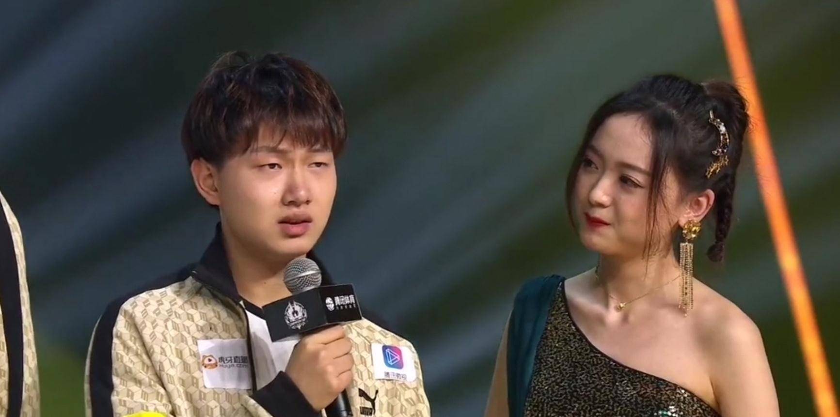 FLY鏖战GEN,Caps惊艳世界 FLY鏖战GEN,Caps惊艳世界