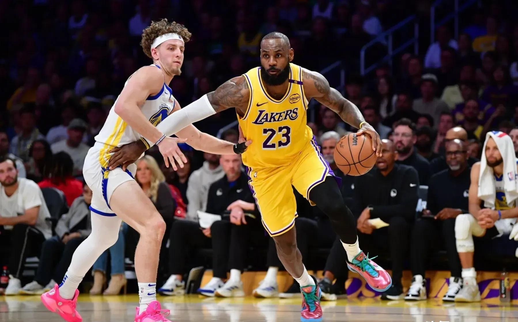 湖人B队翻盘勇士B队，瓦兰丘纳斯完成帽子戏法