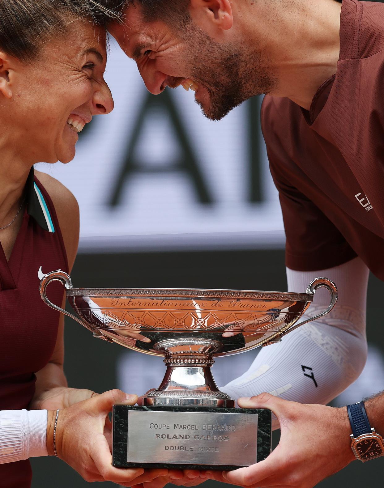 意大利网球队绝地反击世界网球队，费德勒送出助攻