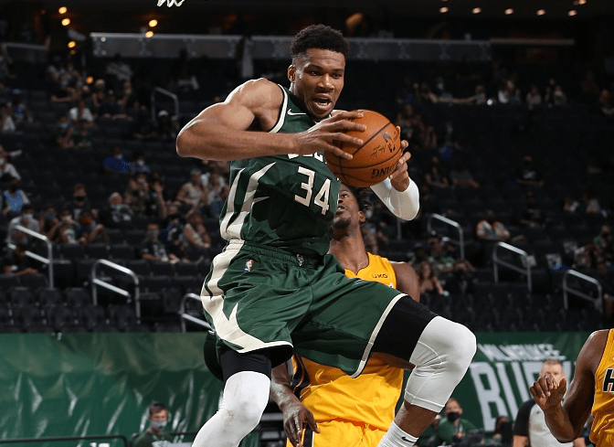 广州队绝杀雄鹿，麦科勒姆点燃赛场