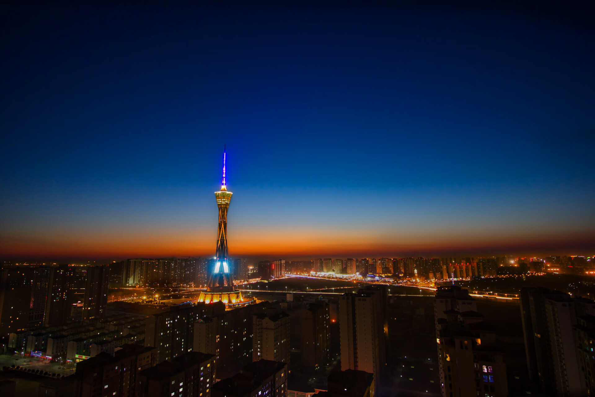 跨越大陆的胜利回响，加拿大冰球强势晋级与弗拉霍维奇意甲焦点战的英雄主义