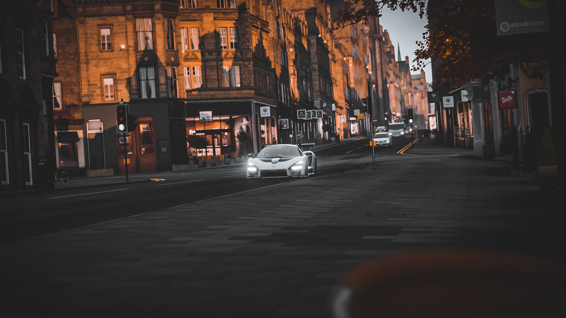 闪耀与绝杀，足球之夜的两极叙事